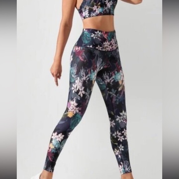 Lorna Jane Pants - LORNA JANE Womens Size M HyperBloom Ankle Biter Leggings Navy Floral